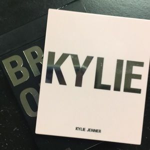 Kylie Cosmetics Makeup - Kylie khaki Bronzer Kylie Cosmetics Makeup - Kylie khaki Bronzer